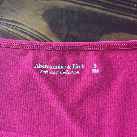 Hot pink cropped Abercrombie & Fitch tank top size small EUC - Picture 3 of 3